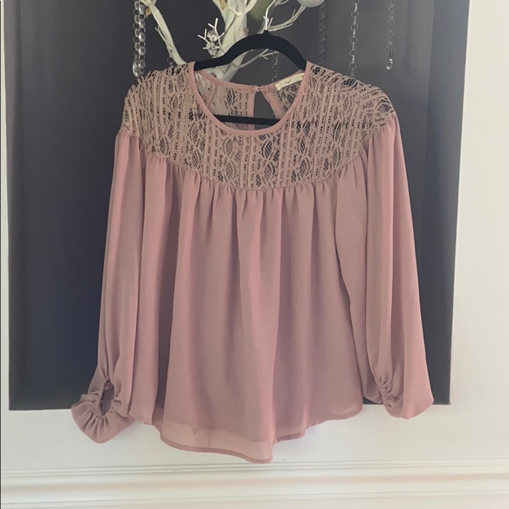 Hazel flowy trendy top